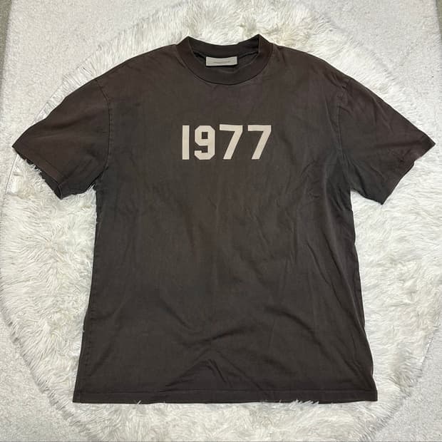 에센셜 1977 반팔 M