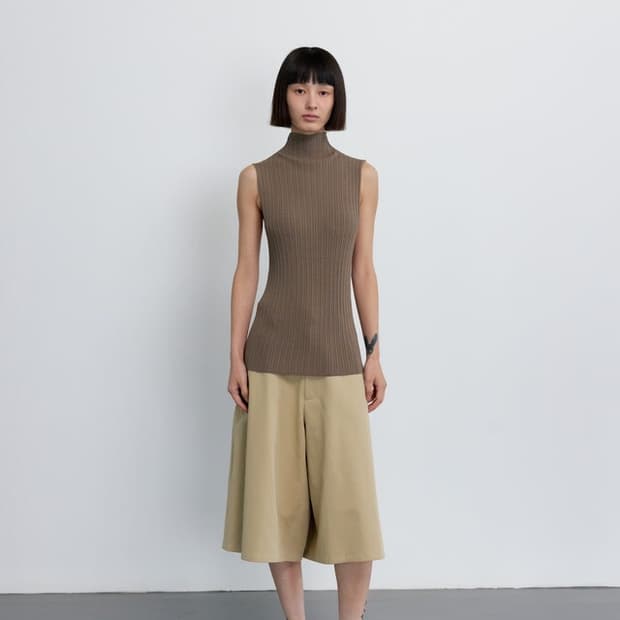 GBH 슬림 플리츠 슬리브리스 코코아