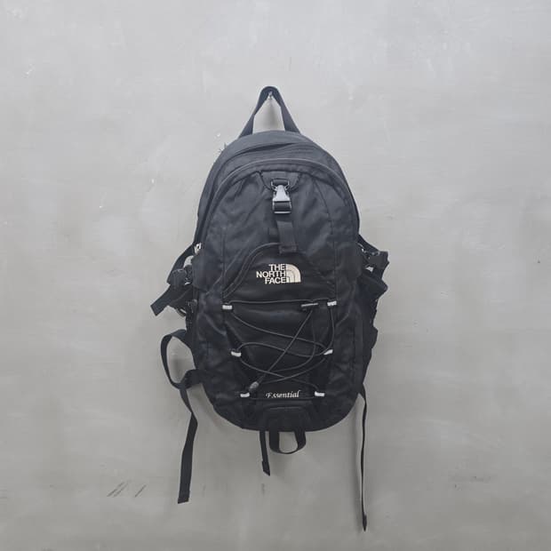 노스페이스 Essential 검정 백팩