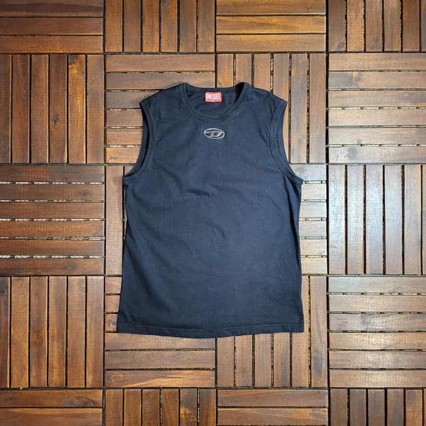 디젤(Diesel) 탱크탑 메탈릭 오발 D (L)