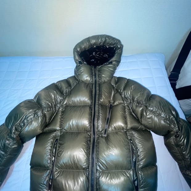 무신사 스탠다드 패딩 카키 M사이즈 판매합니다!