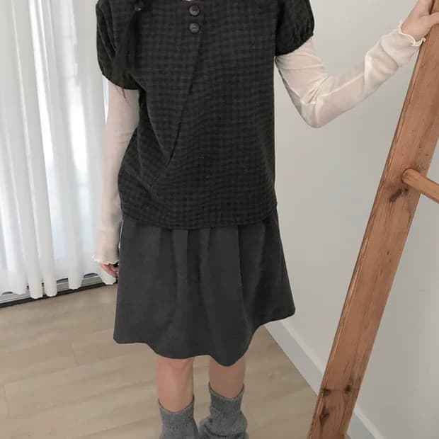 체크 모직 버튼 반팔 블라우스