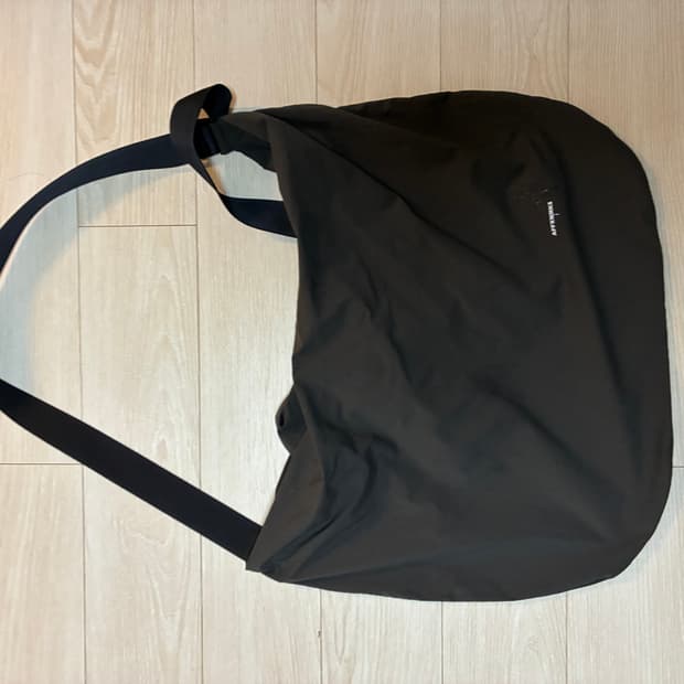 키코 코스타디노브 아픽스 크로스백 