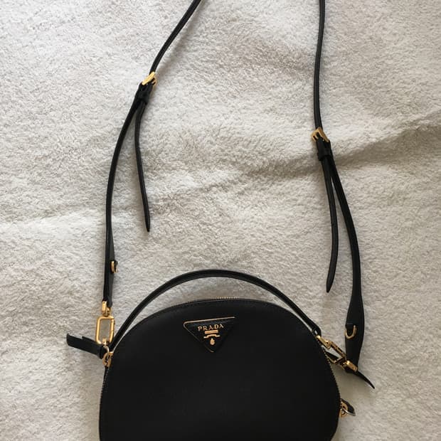 프라다 크로스백 블랙 사피아노
