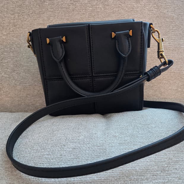 찰스앤키스 블랙 미니 도트백