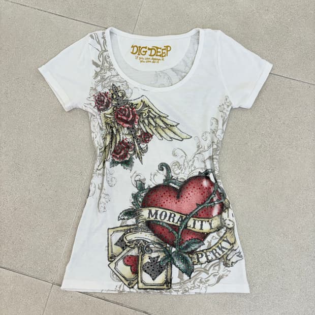 디그딥 화이트 큐빅 반팔