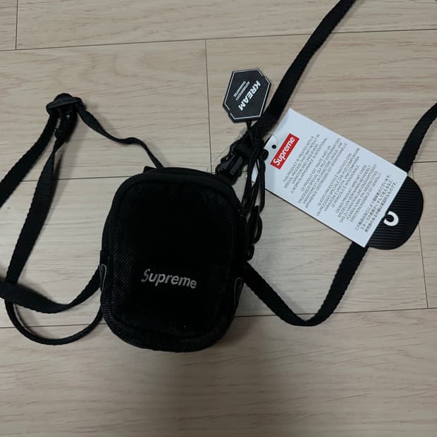 슈프림 데님 미니 유틸리티 백 블랙 - 25FW