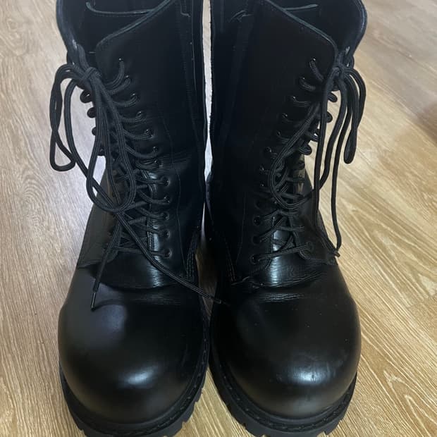 발렌시아가 스톰퍼부츠 팝니다.40사이즈