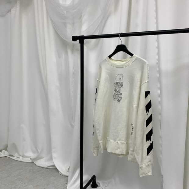 Off-white sweatshirt 