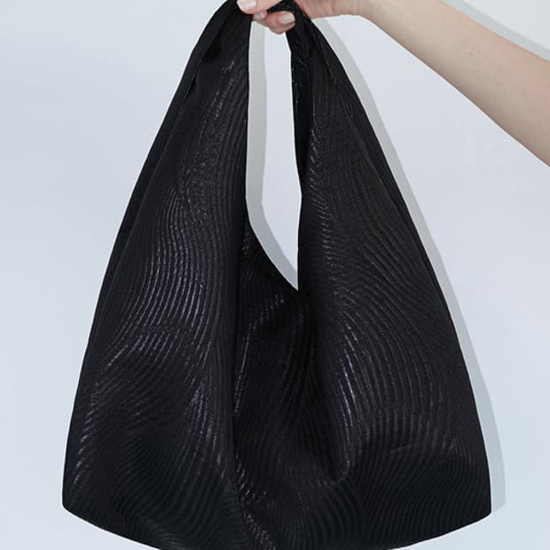 피시아 draped shoulder bag wave pattern 가방