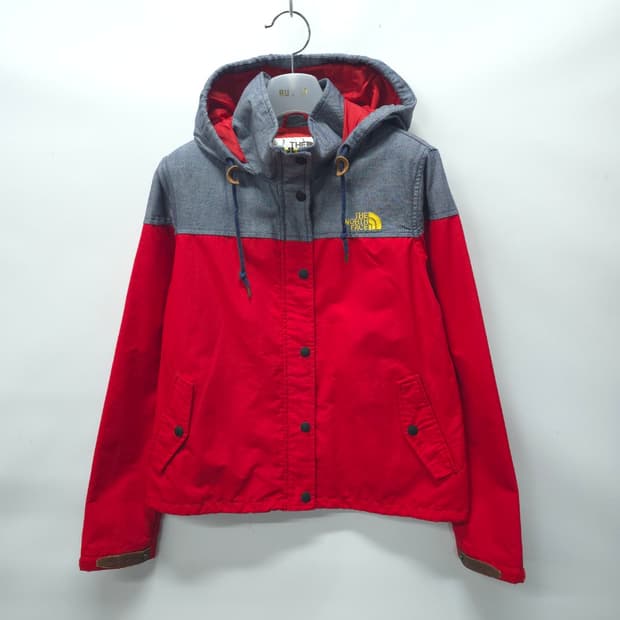 ​노스페이스 여성 배색 후드 바람막이 자켓 (55~55반)