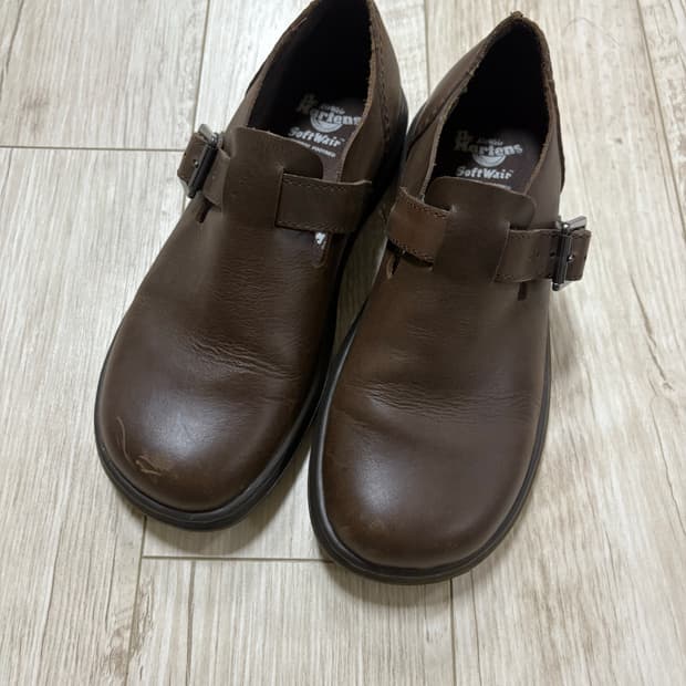 닥터마틴 패트리샤 브라운 220