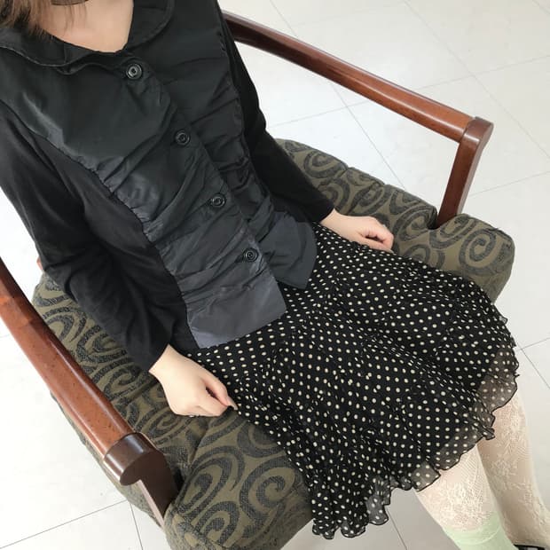 블랙 러플 카라 자켓 & 블랙 프릴 7부탑 & 꾸레쥬 도트 스커트