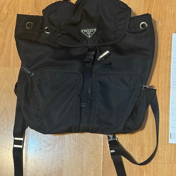 프라다 블랙 백팩 + 더스트백