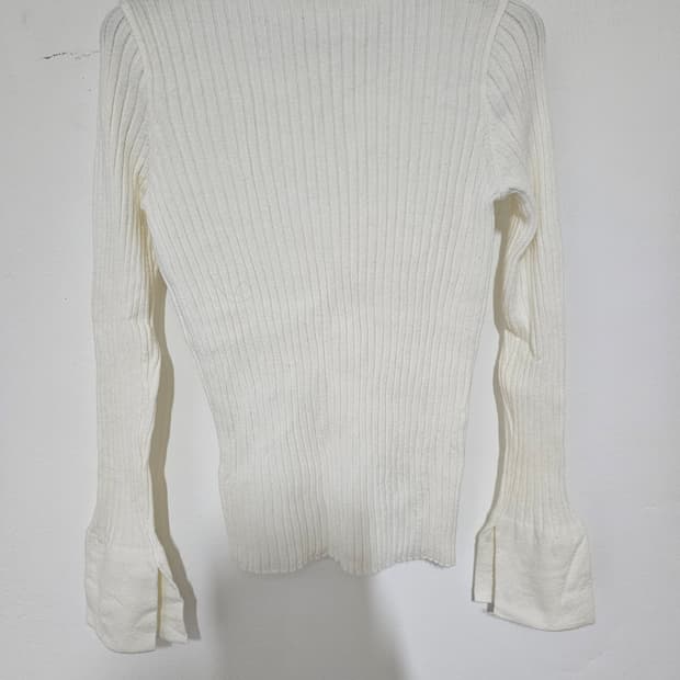 비스코사 소재로 매끄럽고 부드러운 가는골지 니트 55