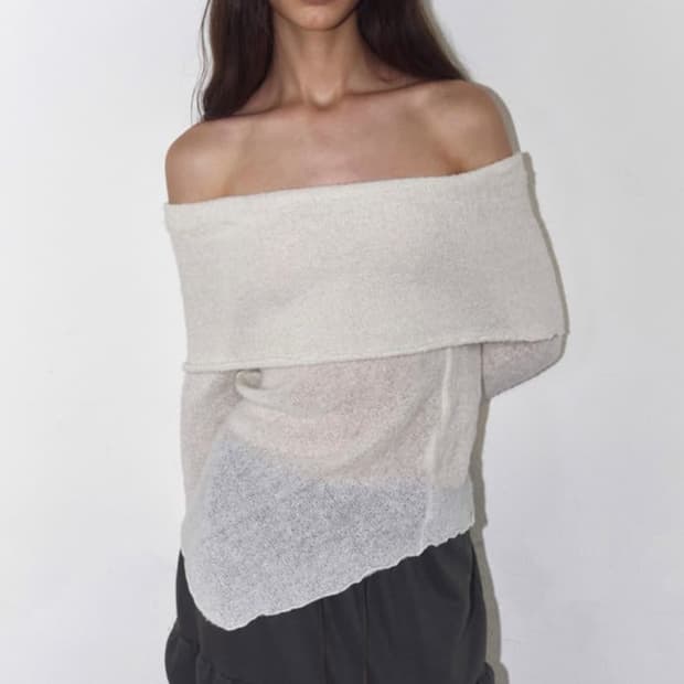 폴리수엠 오프숄더 니트