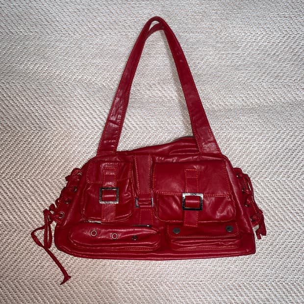 러브이즈트루 레드 미니 숄더백