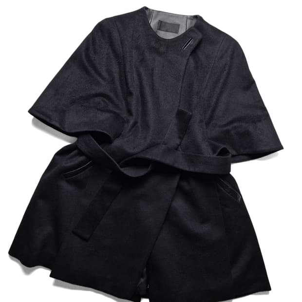 [FREE] 질스튜어트 벨티드 케이프 울캐시미어 코트