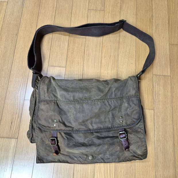 영국 british millerain x j crew 왁스 크로스백