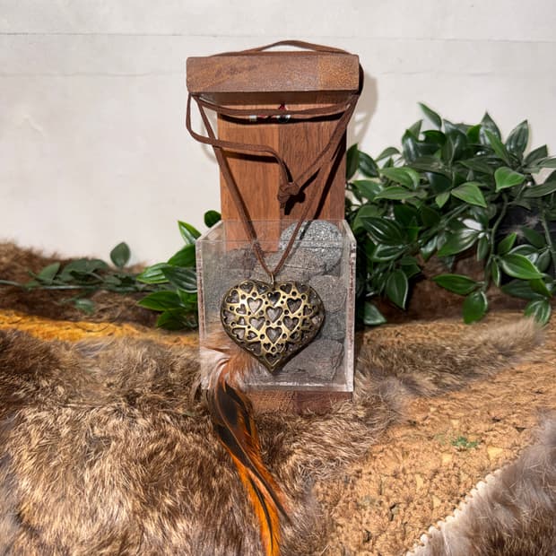 Bold heart pendant feather necklace 