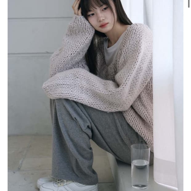 윤슬샵 라벤더 핸드메이드 스쿱넥 니트