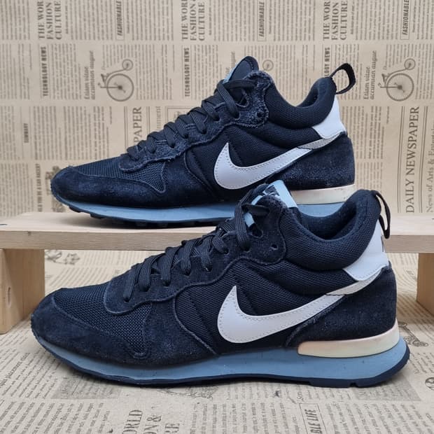 나이키 인터내셔널리스트 미드 250