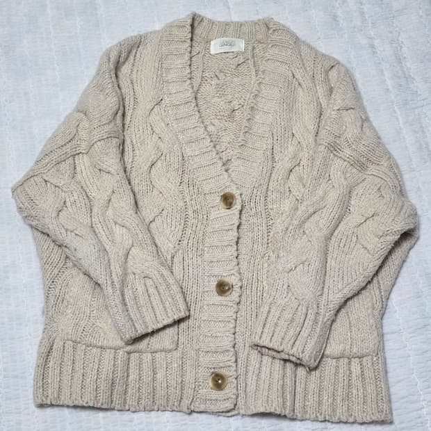 빈티지)하구미모리걸st 오트밀 라떼갸루 아이보리 케이블 니트 가디건