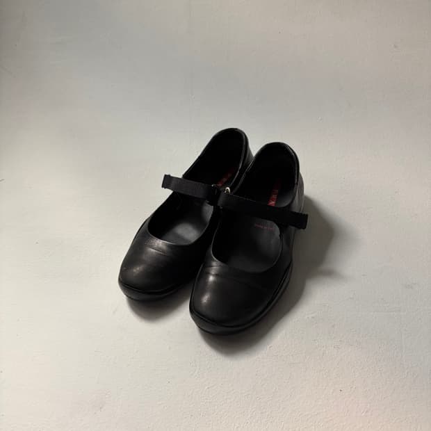 Minimal Leather Mary Jane Shoes