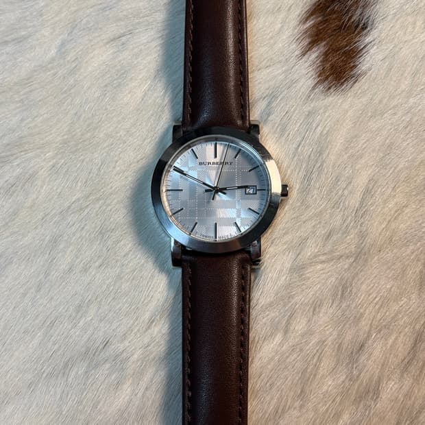 BURBERRY 버버리 실버 다이얼 가죽 시계