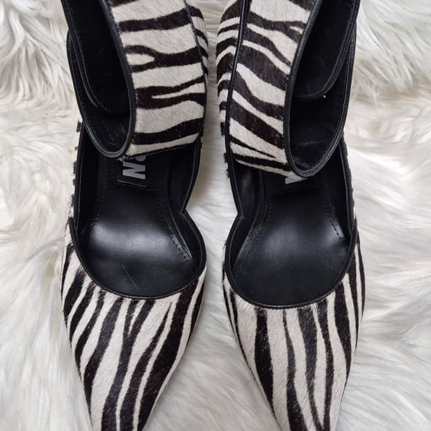 MAE BURN 브랜드의 독특한 힐240#새상품