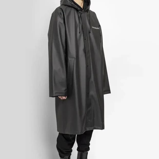 신품 21FW 베트멍 고딕 로고 레인코트