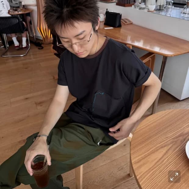 급처) 카락터 패치워크 포켓 티셔츠 더스티블랙 01