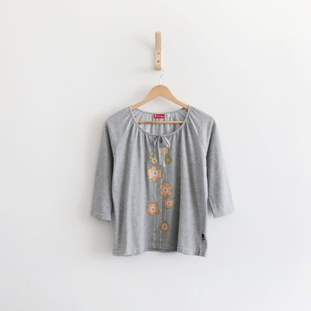 HUITIEME gray reglan flower T-shirt