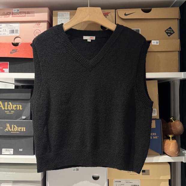 스파오 SPAO 블랙 브이넥 니트 베스트 조끼 L