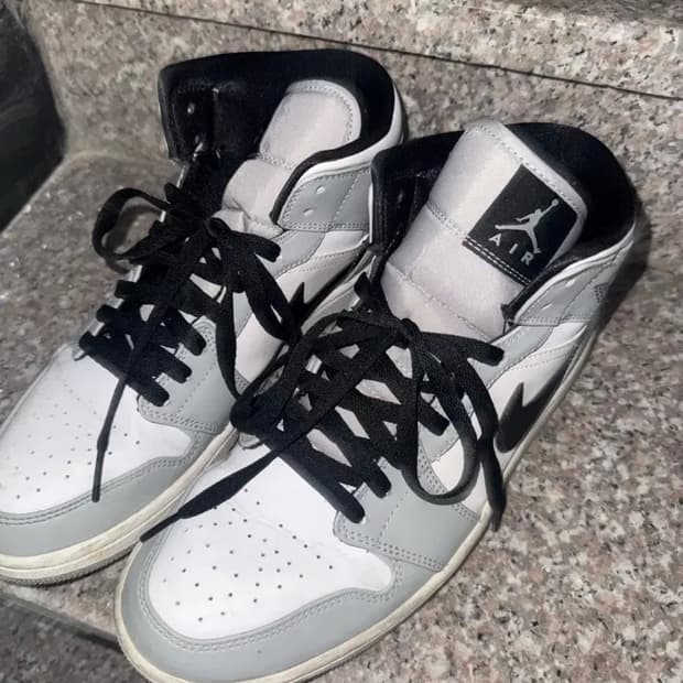 나이키 조던 1 미드 스모크 그레이