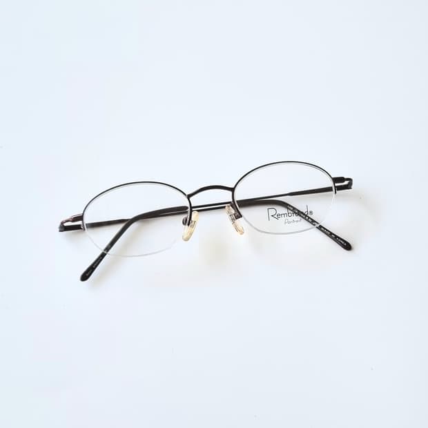 데드스탁 클래식한 오벌(Oval)형 반무테 안경테 625