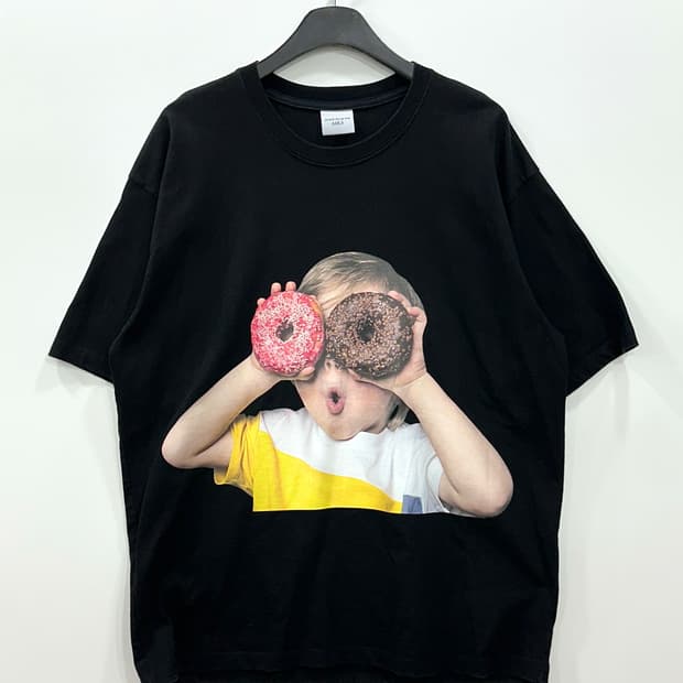 아크메드라비 베이비페이스 도넛 반팔 티셔츠