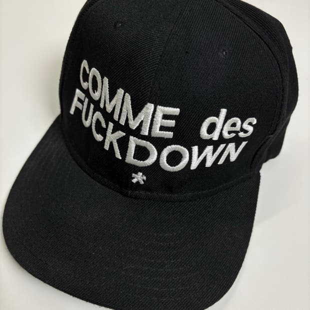 꼼데퍽다운 블랙 볼캡