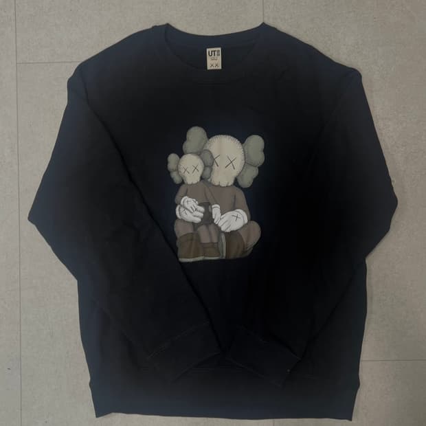 유니클로 블랙 맨투맨