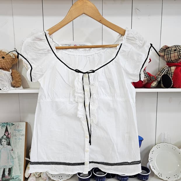 LEST ROSE 프릴 블라우스