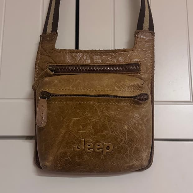 2000s Jeep leather shoulder bag