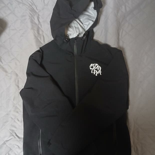 Mertra heat reactive windbreaker