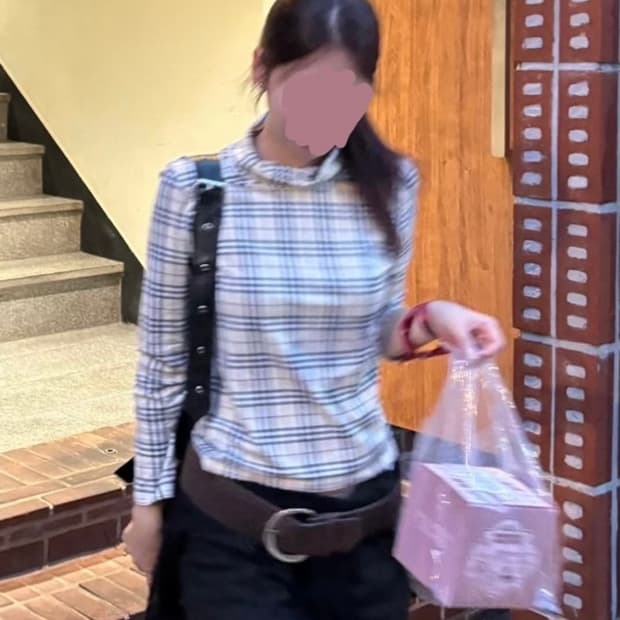 버버리 체크 터틀넥 롱슬리브