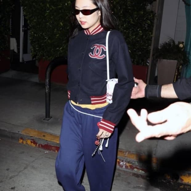 제니 어텐즈 트레이닝 바지 attends 기모 있음