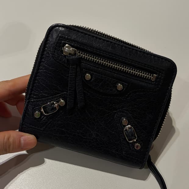 발렌시아가 반지갑 