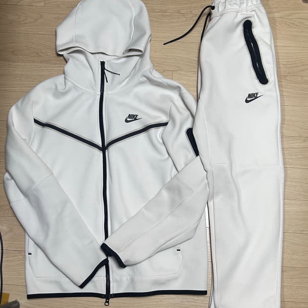 나이키 테크팩 화이트 셋업