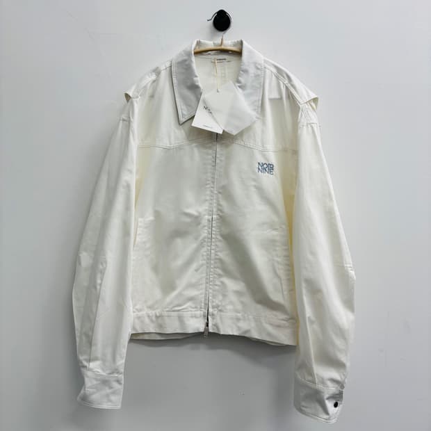 NOIRNINE(누아나인) 로고 자수 지퍼 블루종 자켓