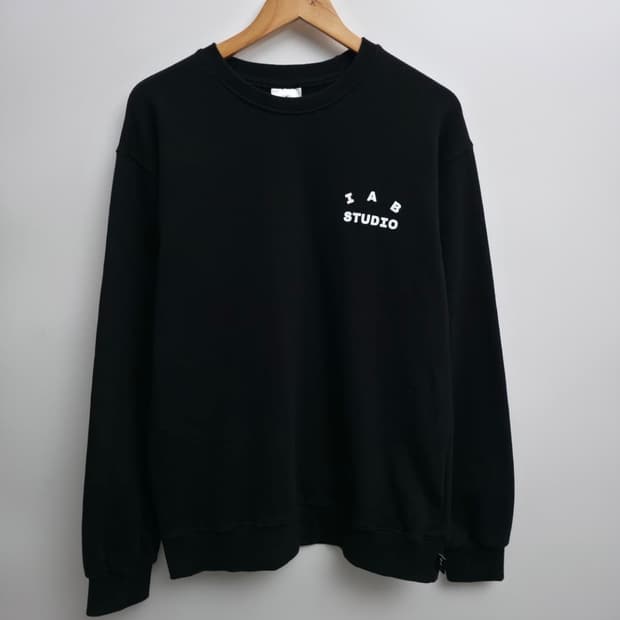 아이앱 스튜디오 맨투맨 블랙