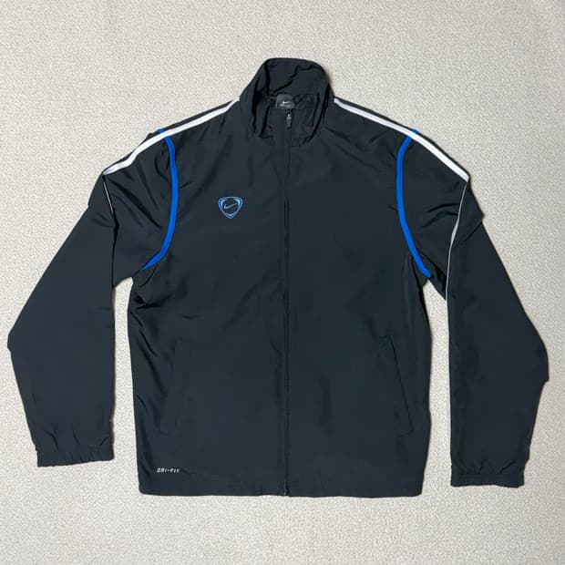 나이키 L 드라이핏 바람막이