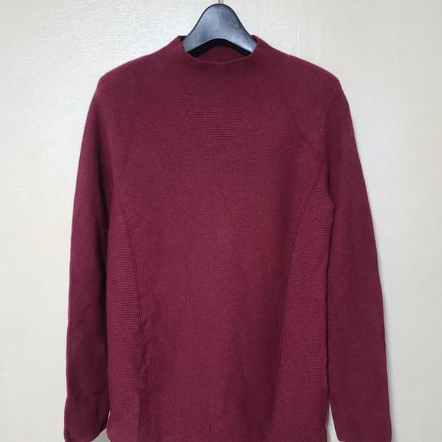 더아이잗 홀가먼트 하프넥 니트